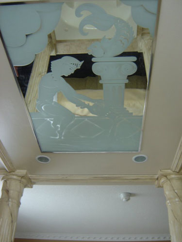 Celing mirror with design above jacuzzi