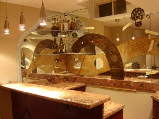 Marbleized bar mirror with modern style design, with attached shelves