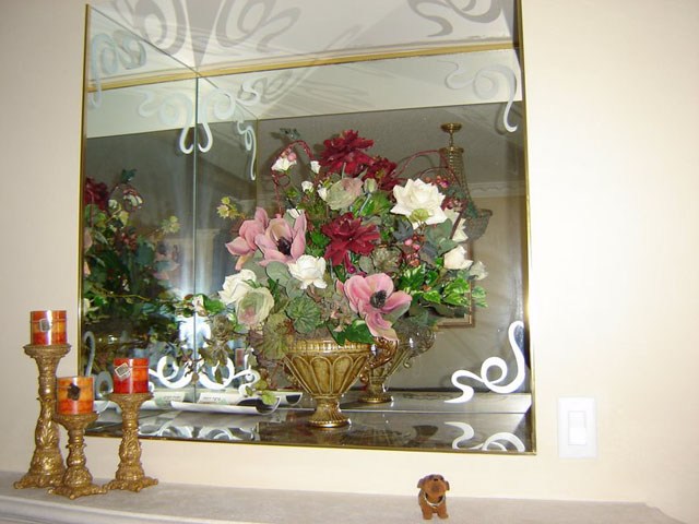 Niche mirror with corner design