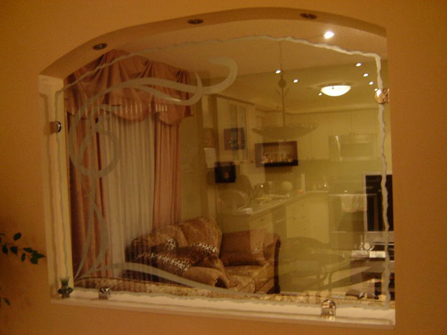 Non-privacy stylized interior window, allowing TV visibility from kitchen to family room